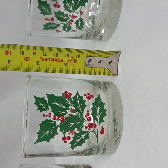 Indiana Holly Christmas Tumbler Glasses - Picture 6 of 11